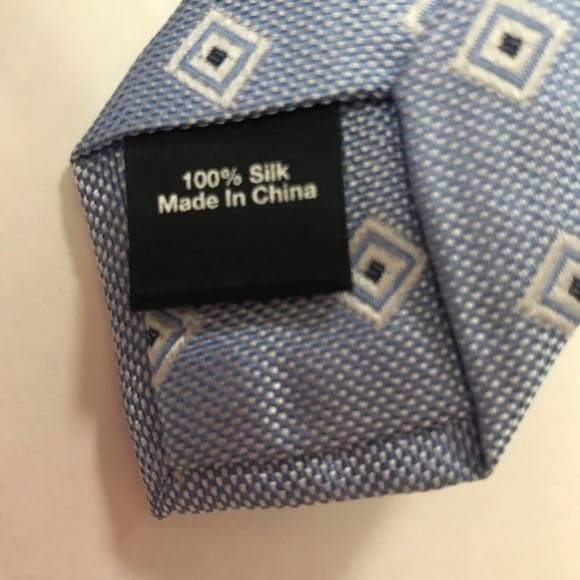 Saks Fifth Avenue Men’s Neck Tie - Picture 2 of 4